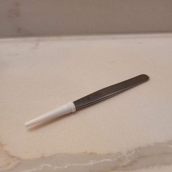 Pointed Tweezers - Picture 4 of 8